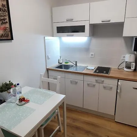 شقة Sunset Wellness Apartman