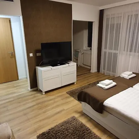 شقة Sunset Wellness Apartman