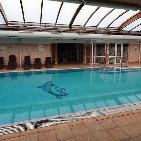 Sunset Wellness Apartman شقة
