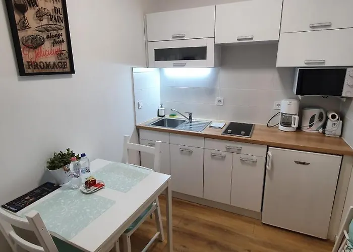 شقة Sunset Wellness Apartman